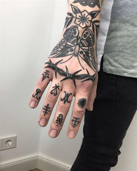 hombre tatuajes en la mano|tatuajes en la mano aesthetic.